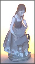 Little Girl With Cat, Lladro Figurine  #1187 MAIN