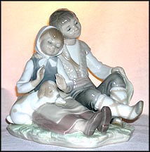 Friendship, Lladro Figurine  #1230 MAIN