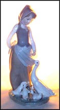 Feedtime, Lladro Figurine  #1277 MAIN