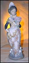 Valencian Lady With Flowers, Lladro Figurine  #1304 MAIN