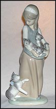 Following Her Cats, Lladro Figurine  #1309 MAIN