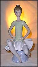 Laura, Lladro Figurine  #1360 MAIN