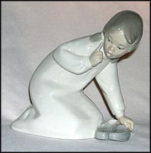 Girl With Slippers, Lladro Figurine  #4523 MAIN