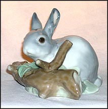 Rabbit Eating - Grey, Lladro Figurine  #4773 MAIN