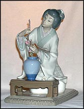Oriental Girl, Lladro Figurine  #4840 MAIN