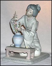 Oriental Girl, Lladro Figurine  #4840M MAIN