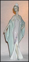 Sophisticate, Lladro Figurine  #5787 MAIN