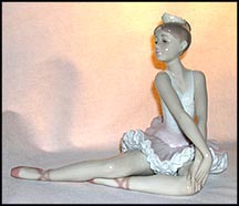 Graceful Pose, Lladro Figurine  #6174 MAIN