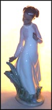Pretty Flowers!, Lladro Figurine  #8132 MAIN