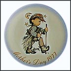 Moonlight Return Collector Plate by Berta Hummel MAIN