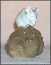 Mouse On Chestnut, Royal Copenhagen Figurine #511r MAIN
