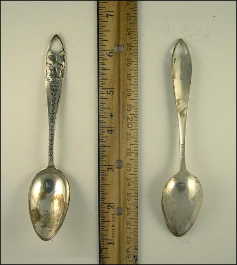 Yellowstone, Twin Bear Cubs, Wyoming Souvenir Spoon MAIN