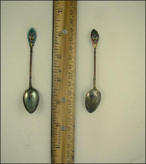 Enameled Handle, Chicago, Illinois Souvenir Spoon MAIN