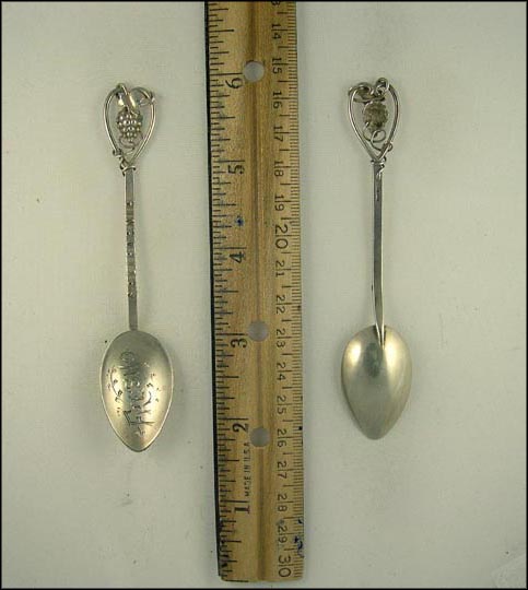 Cut Out Grapes, Fresno, California Souvenir Spoon MAIN