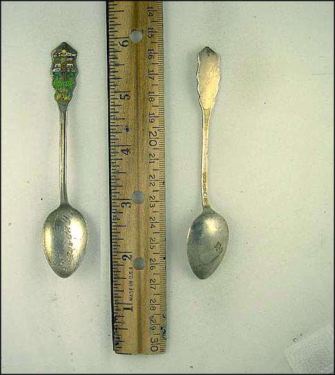 Enameled Crest and Leaves, Windsor, Ont, Canada Souvenir Spoon MAIN