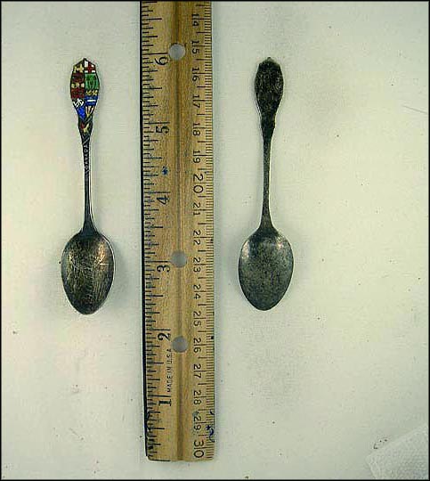 Enameled Crest and Maple Leaf, Quebec, Canada Souvenir Spoon MAIN