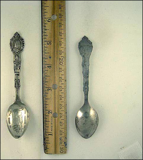 Dog, Statue, Crest, Quebec, Canada Souvenir Spoon MAIN
