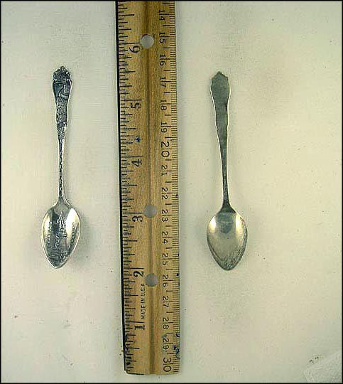 Monument, Building on a Cliff, Quebec, Canada Souvenir Spoon MAIN