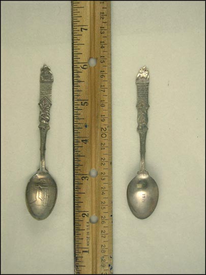 Santa Going Down Chimney, Holly, Jingle Bells, Stockings Hanging on Fire Place,... Souvenir Spoon MAIN