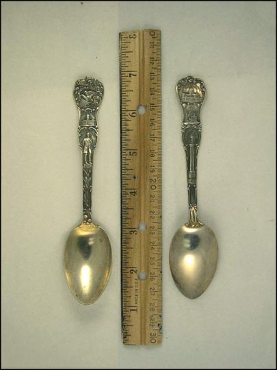 Lincoln Statue, State House, Government Building & Post Office, Fort Dearborn, Douglas... Souvenir Spoon MAIN