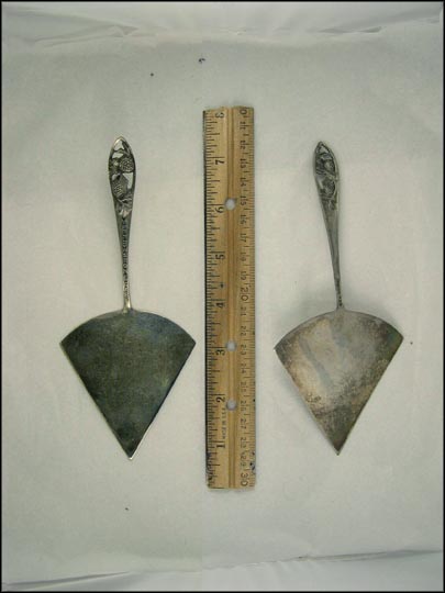 Yellowstone Park, Cut Out Pine Cones, Pie Server Souvenir Spoon MAIN