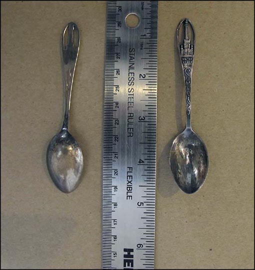 Cut Out Water Tower, Chicago, Illinois Souvenir Spoon MAIN