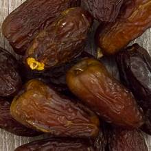 Deglet Noor Pitted Dates MAIN