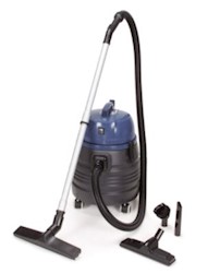 WET/DRY VACUUM, 5 GALLON, W/ TOOK KIT, POLYETHYLENE BODY LARGE