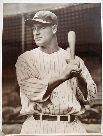 Lou Gehrig 6.5x8.5 in. autographed photo MAIN