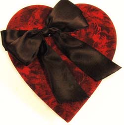 A subtle, sensuous Valentine heart filled with amazing Swiss chocolates MAIN