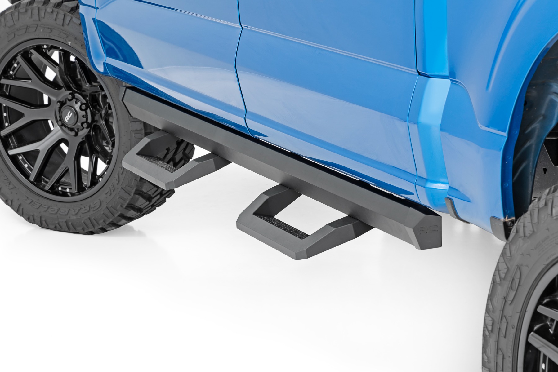 Rough Country SR2 Adjustable Aluminum Steps | Crew Cab | Ford F-150/Lightning/F-250/F-350/Raptor (15-23) MAIN