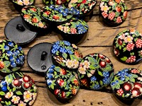 Flower & Berry Plastic Buttons assorted, THUMBNAIL