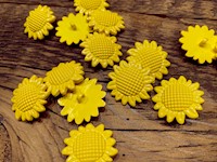 Sunflower Plastic Button THUMBNAIL