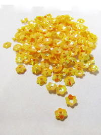 6mm Medium Flower Sequins — iridescent golden yellow THUMBNAIL