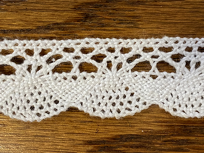 Vintage Lace A – Scalloped edge, off-white, 3/4" wide – Priced per yard MAIN