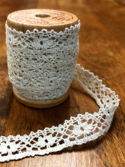Vintage Lace Trim on "Belding Corticelli" Spool – 2-3/4 yards MAIN