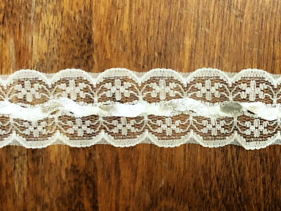 Vintage Lace C – Double scalloped edge, off-white, 1" wide – Priced per yard MAIN