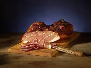 Berkwood Farms - Applewood Smoked, Uncured Black Forest Bonless Ham LARGE