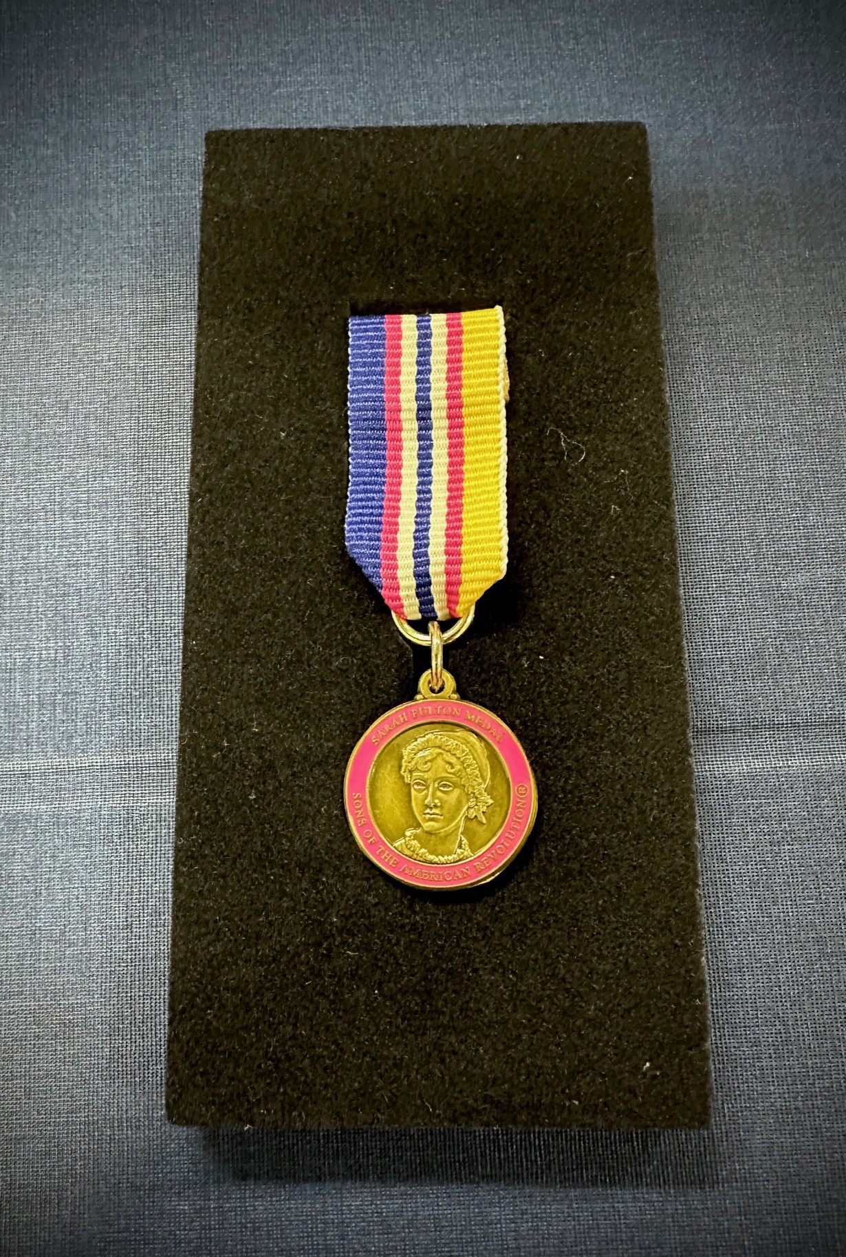 SARAH FULTON MINI MEDAL LARGE