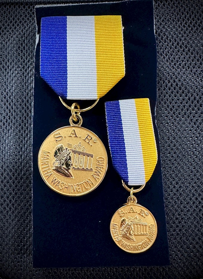 MARTHA WASHINGTON MEDAL SET LARGE