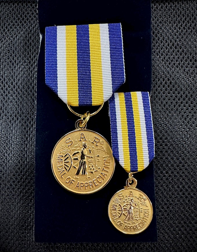 SAR/DAR MEDAL OF APPRECIATION SET LARGE