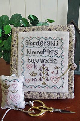 From The Heart - Queen of Hearts Needlebook MAIN