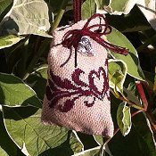 Keslyn's - Little Heart Humbug THUMBNAIL