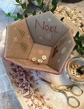 Stacy Nash Primitives - Noel Sewing Basket MAIN