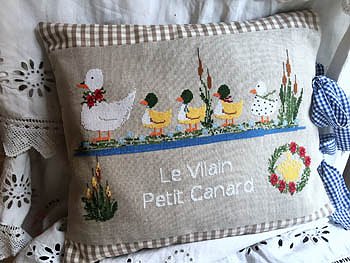 Lilli Violette - Le Vilain Petit Canard MAIN