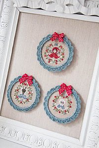 Tralala - Ornement Petit Chaperon Rouge MAIN