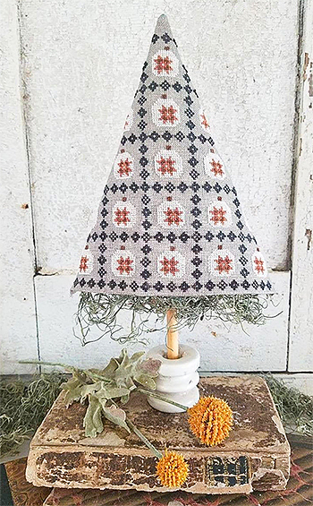 Hello From Liz Matthews - Pumpkin Quilt Tree MAIN