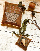 Stacy Nash Primitives - Strawberry Basket Pinkeep & Scissor Fob THUMBNAIL