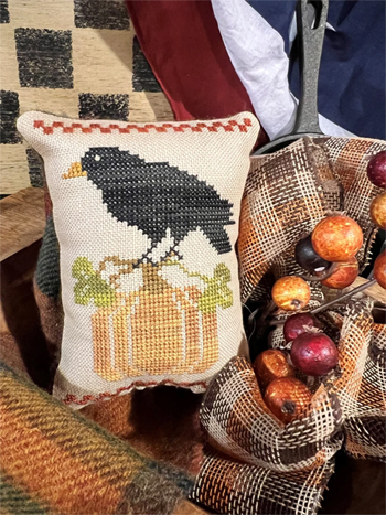 Southern Stitchers Co. - Pumpkin Crow MAIN