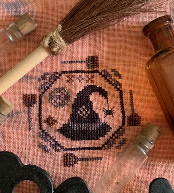 Darling & Whimsy Designs - Quirky Quaker Witch Hat MAIN